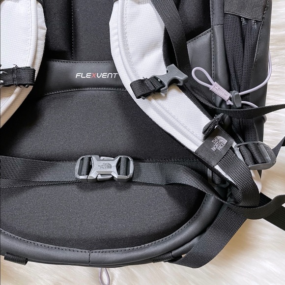 The North Face Women’s Borealis 27 Liter Backpack - Picture 5 of 10